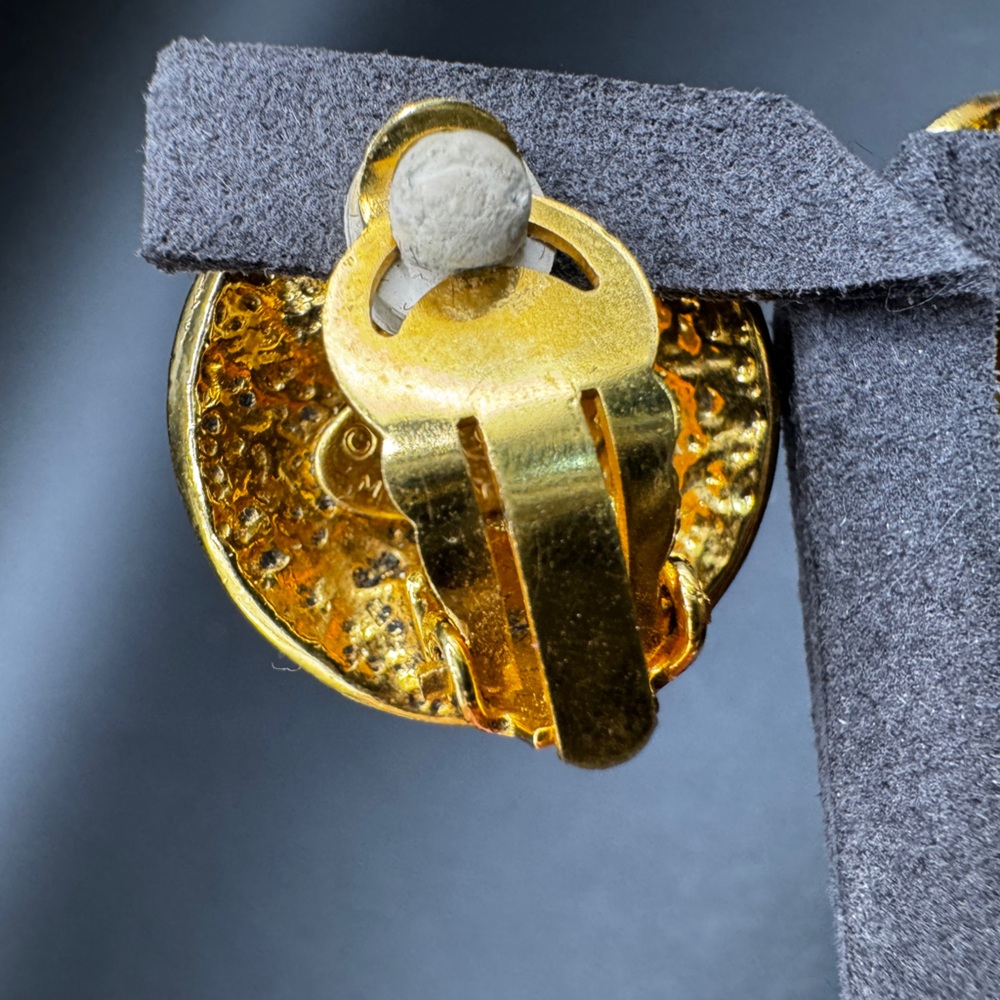 LOT 1260 24K gold plated Chanel hummered earrings - Picture 5 of 16